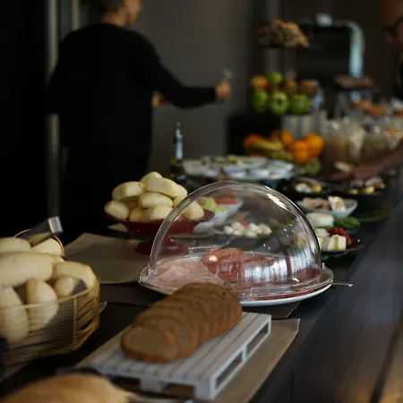 Aplo - Breakfast Experience 호텔 3*