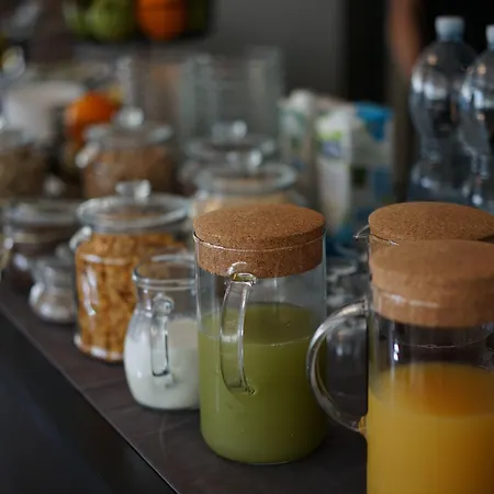 Aplo - Breakfast Experience 호텔 3*