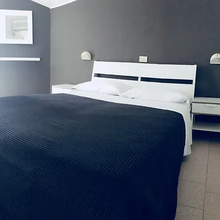 Aplo Hotel