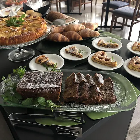 Aplo Hotel 3*