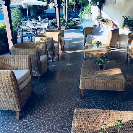 Aplo Hotel 3*
