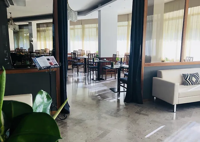 Hotel Aplo - Breakfast Experience 3*